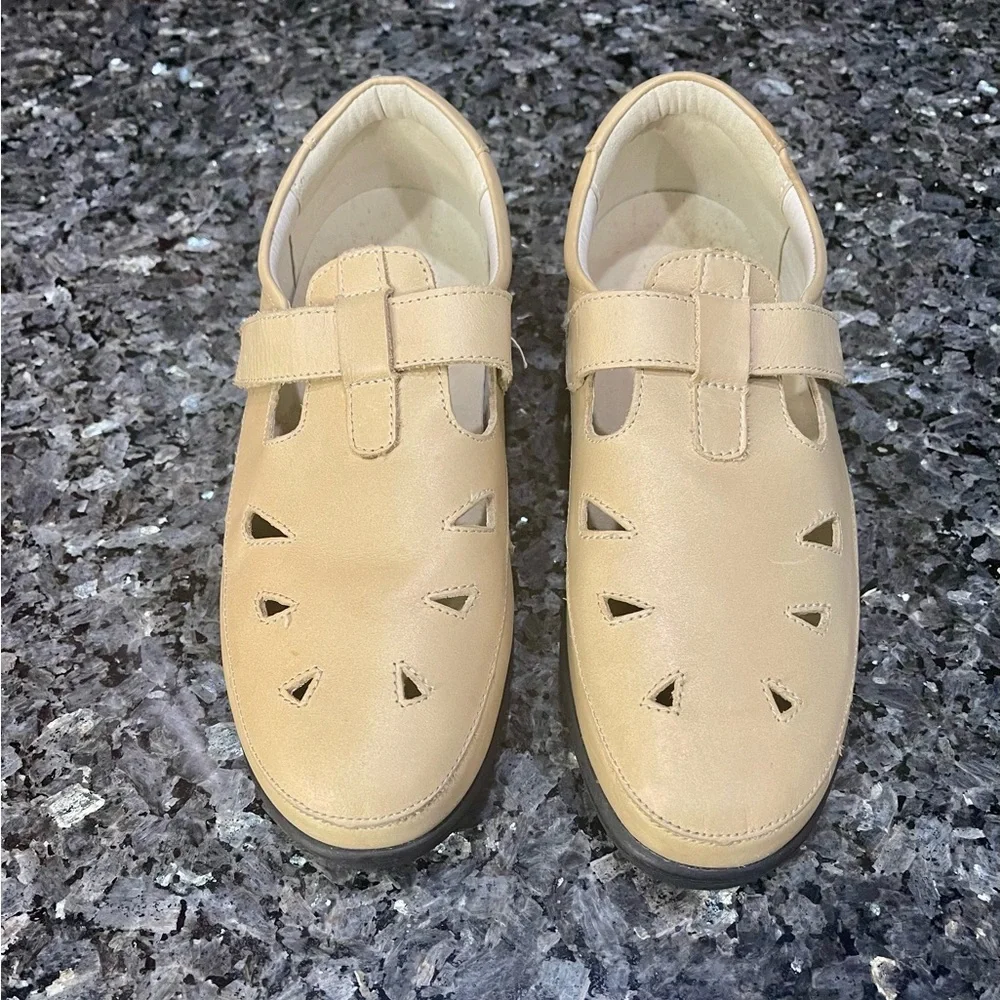 Propet Ladybug Wide Walking Shoes with Comfort Design Tan Leather Size 8D